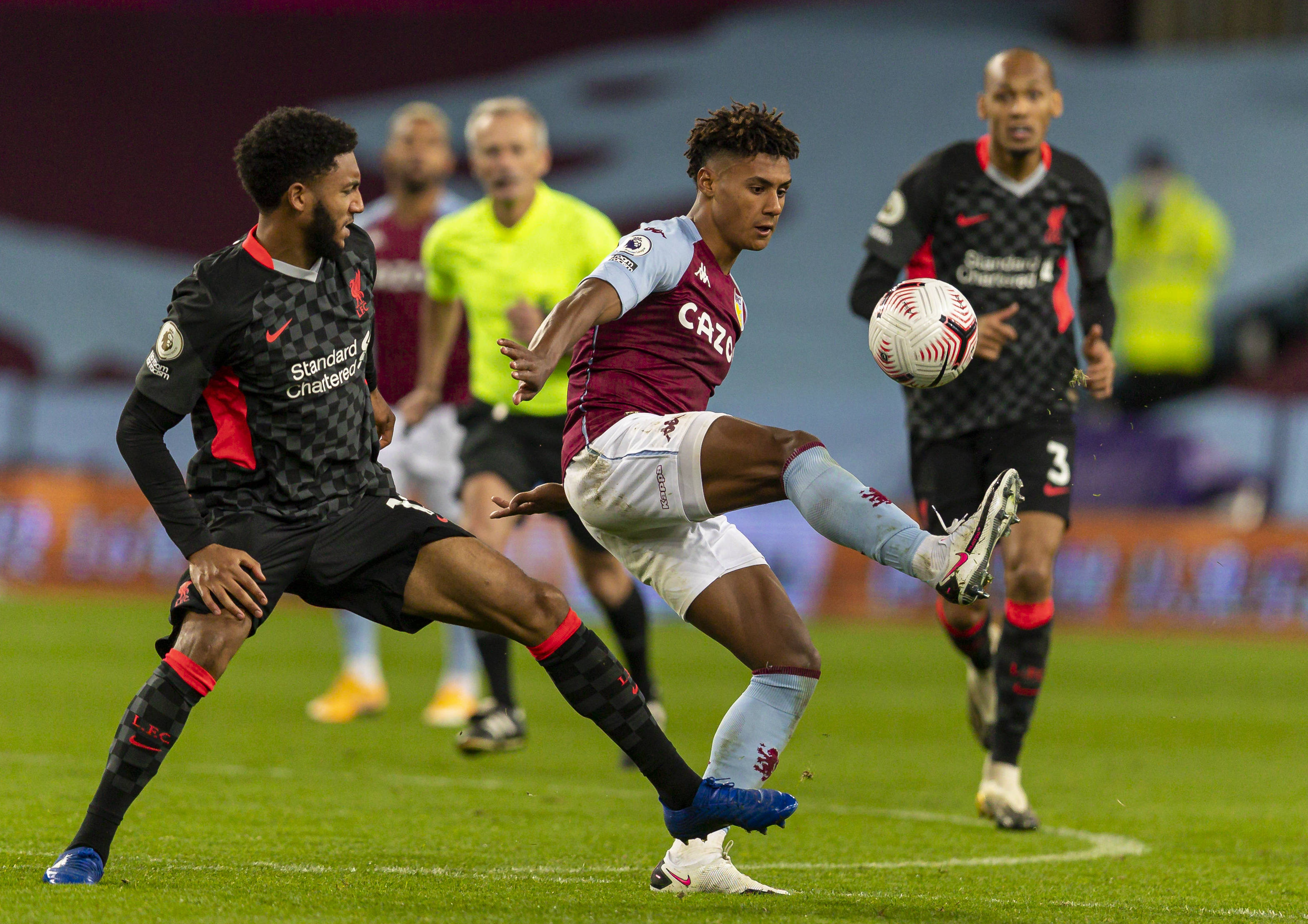 首轮比赛中 首轮比赛中